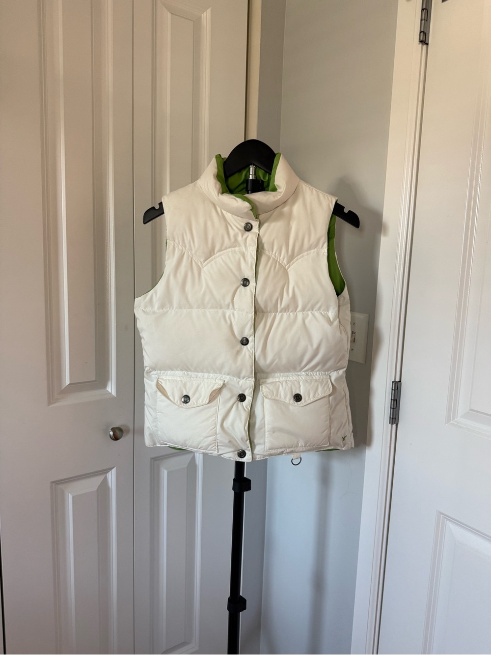 American Eagle Outfitters Reversible Cream/Green Puffer Vest